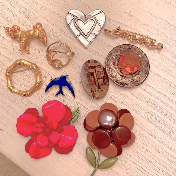 Jewelry Vintage Pin Collection Assorted Designs Sold As An Eclectic